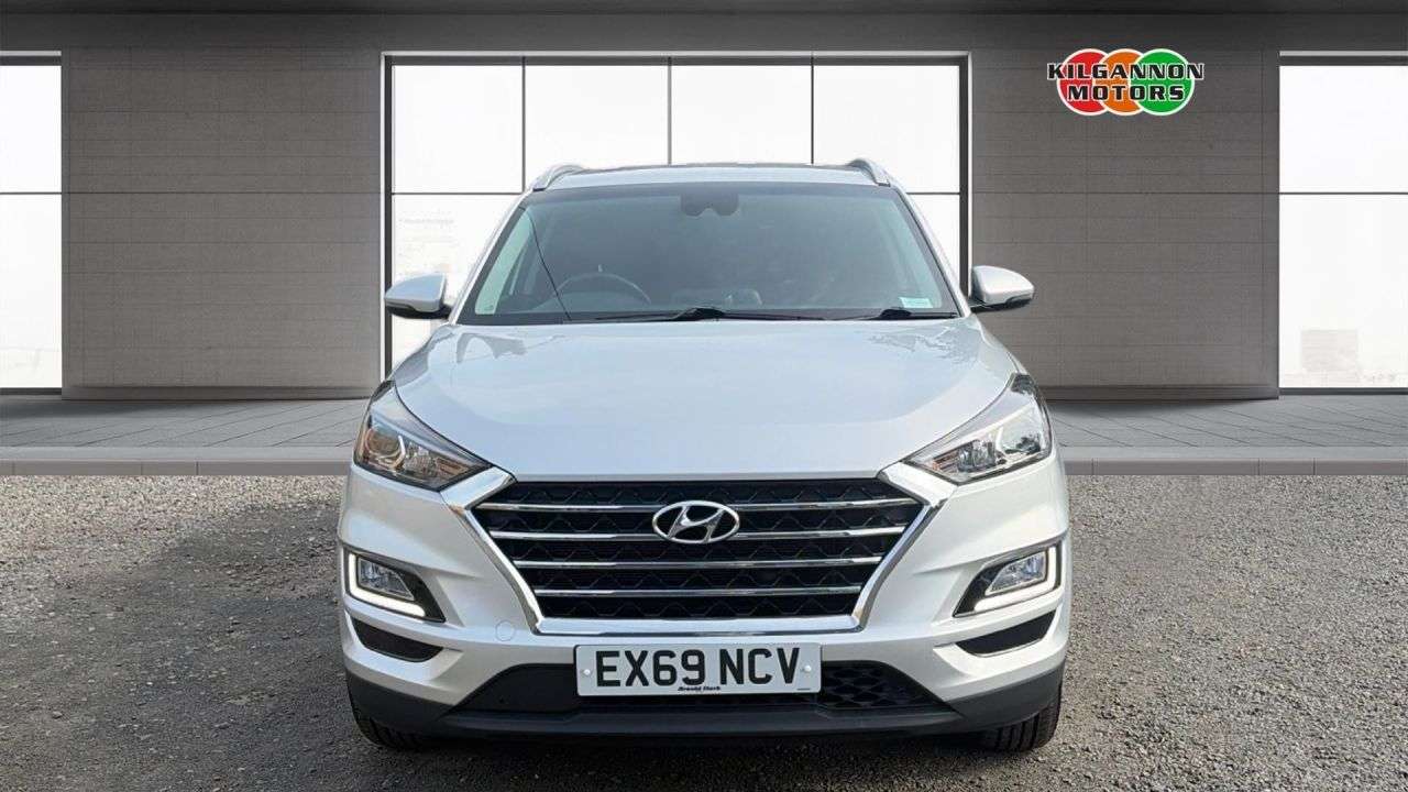 A 2019 HYUNDAI TUCSON 1.6 GDi SE Nav SUV 5dr Petrol Manual Euro 6 (s/s) (132 ps) Sat Nav - Rear p A 2019 HYUNDAI TUCSON 1.6 GDi SE Nav SUV 5dr Petrol Manual Euro 6 (s/s) (132 ps) Sat Nav - Rear p