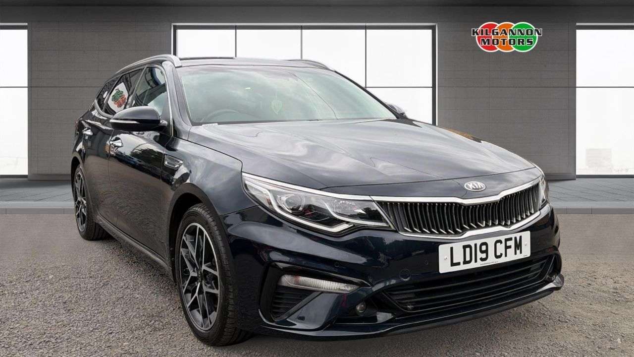 A 2019 KIA OPTIMA 1.6 CRDi 3 Sportswagon 5dr Diesel Manual Euro 6 (s/s) (134 bhp) Reversing c A 2019 KIA OPTIMA 1.6 CRDi 3 Sportswagon 5dr Diesel Manual Euro 6 (s/s) (134 bhp) Reversing c