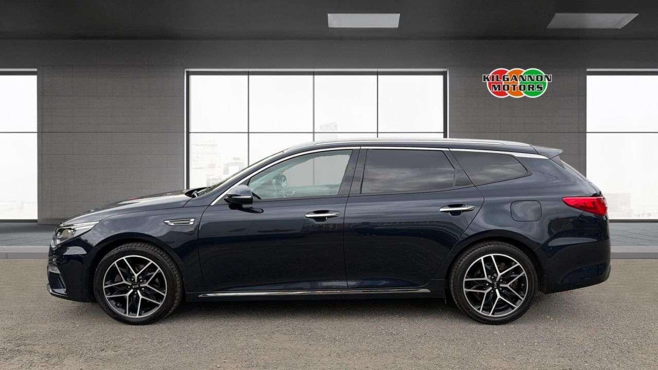 A 2019 KIA OPTIMA 1.6 CRDi 3 Sportswagon 5dr Diesel Manual Euro 6 (s/s) (134 bhp) Reversing c A 2019 KIA OPTIMA 1.6 CRDi 3 Sportswagon 5dr Diesel Manual Euro 6 (s/s) (134 bhp) Reversing c