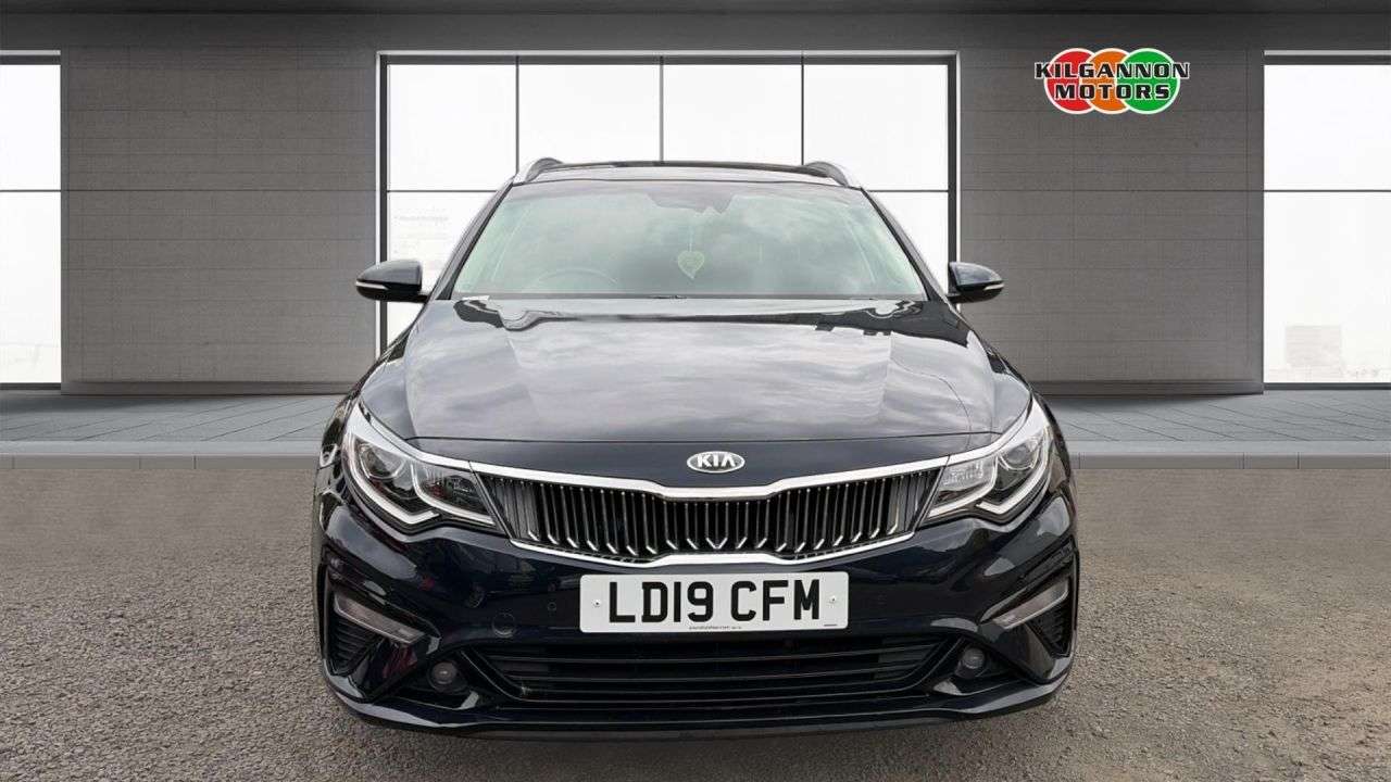 A 2019 KIA OPTIMA 1.6 CRDi 3 Sportswagon 5dr Diesel Manual Euro 6 (s/s) (134 bhp) Reversing c A 2019 KIA OPTIMA 1.6 CRDi 3 Sportswagon 5dr Diesel Manual Euro 6 (s/s) (134 bhp) Reversing c