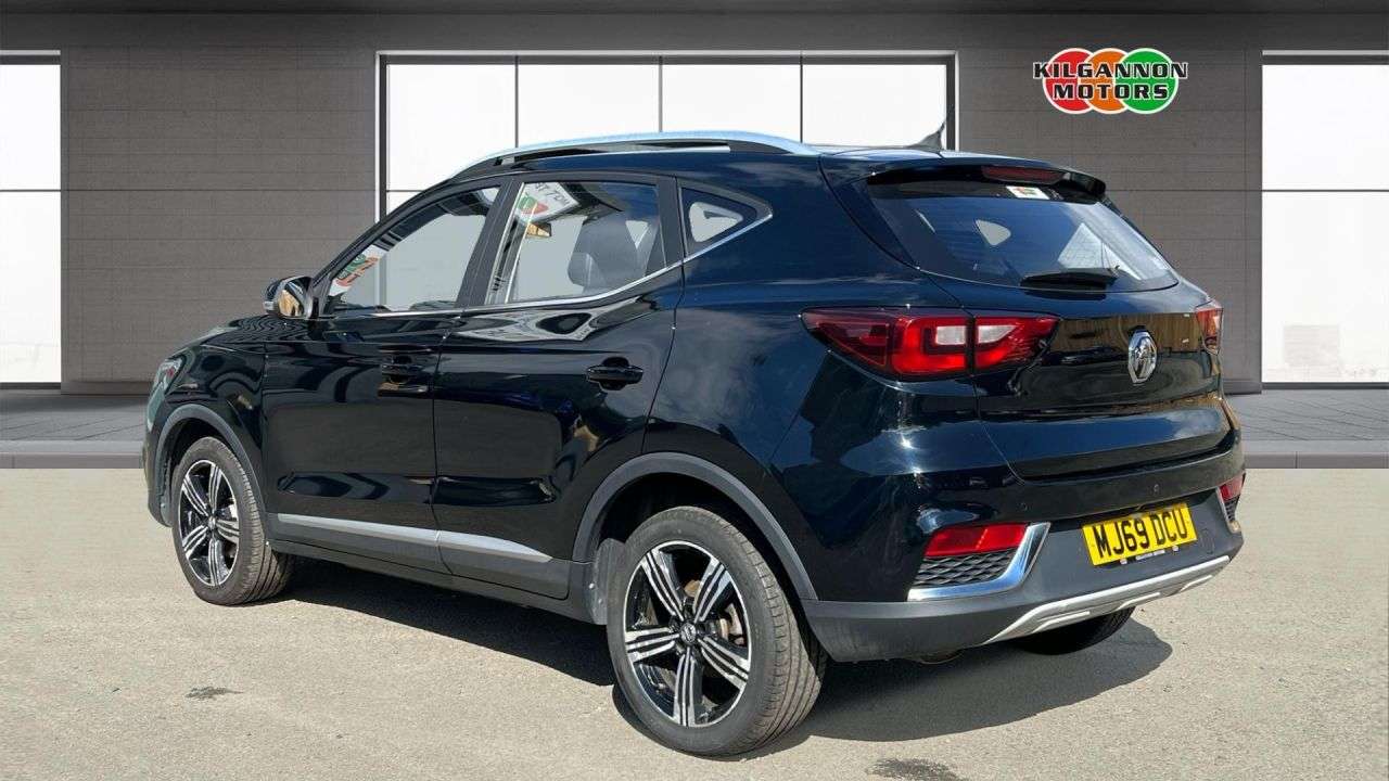 A 2019 MG MG ZS 1.5 VTi-TECH Exclusive SUV 5dr Petrol Manual Euro 6 (s/s) (106 ps) Reversin A 2019 MG MG ZS 1.5 VTi-TECH Exclusive SUV 5dr Petrol Manual Euro 6 (s/s) (106 ps) Reversin