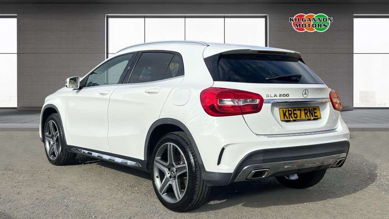 A 2018 MERCEDES-BENZ GLA 1.6 GLA200 AMG Line SUV 5dr Petrol Manual Euro 6 (s/s) (156 ps) Reversing c A 2018 MERCEDES-BENZ GLA 1.6 GLA200 AMG Line SUV 5dr Petrol Manual Euro 6 (s/s) (156 ps) Reversing c