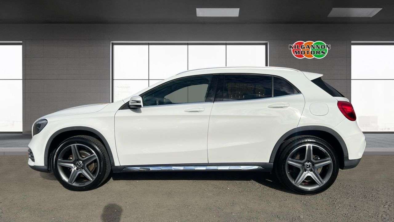 A 2018 MERCEDES-BENZ GLA 1.6 GLA200 AMG Line SUV 5dr Petrol Manual Euro 6 (s/s) (156 ps) Reversing c A 2018 MERCEDES-BENZ GLA 1.6 GLA200 AMG Line SUV 5dr Petrol Manual Euro 6 (s/s) (156 ps) Reversing c