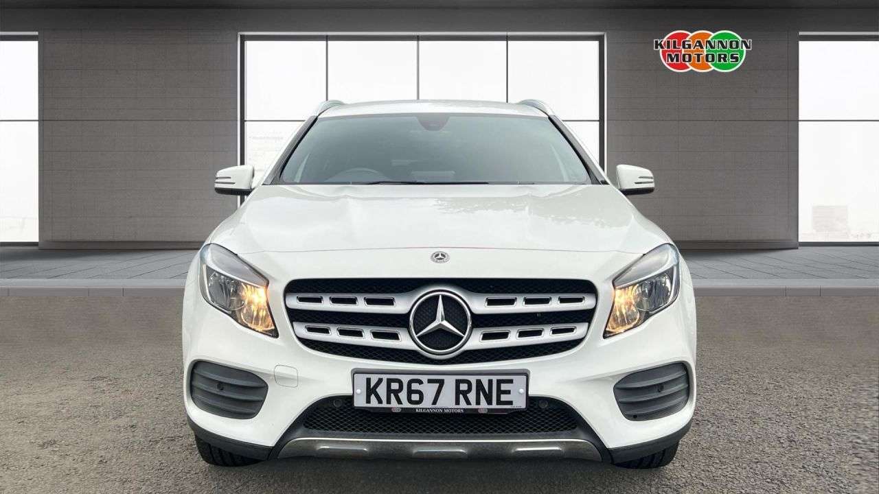 A 2018 MERCEDES-BENZ GLA 1.6 GLA200 AMG Line SUV 5dr Petrol Manual Euro 6 (s/s) (156 ps) Reversing c A 2018 MERCEDES-BENZ GLA 1.6 GLA200 AMG Line SUV 5dr Petrol Manual Euro 6 (s/s) (156 ps) Reversing c