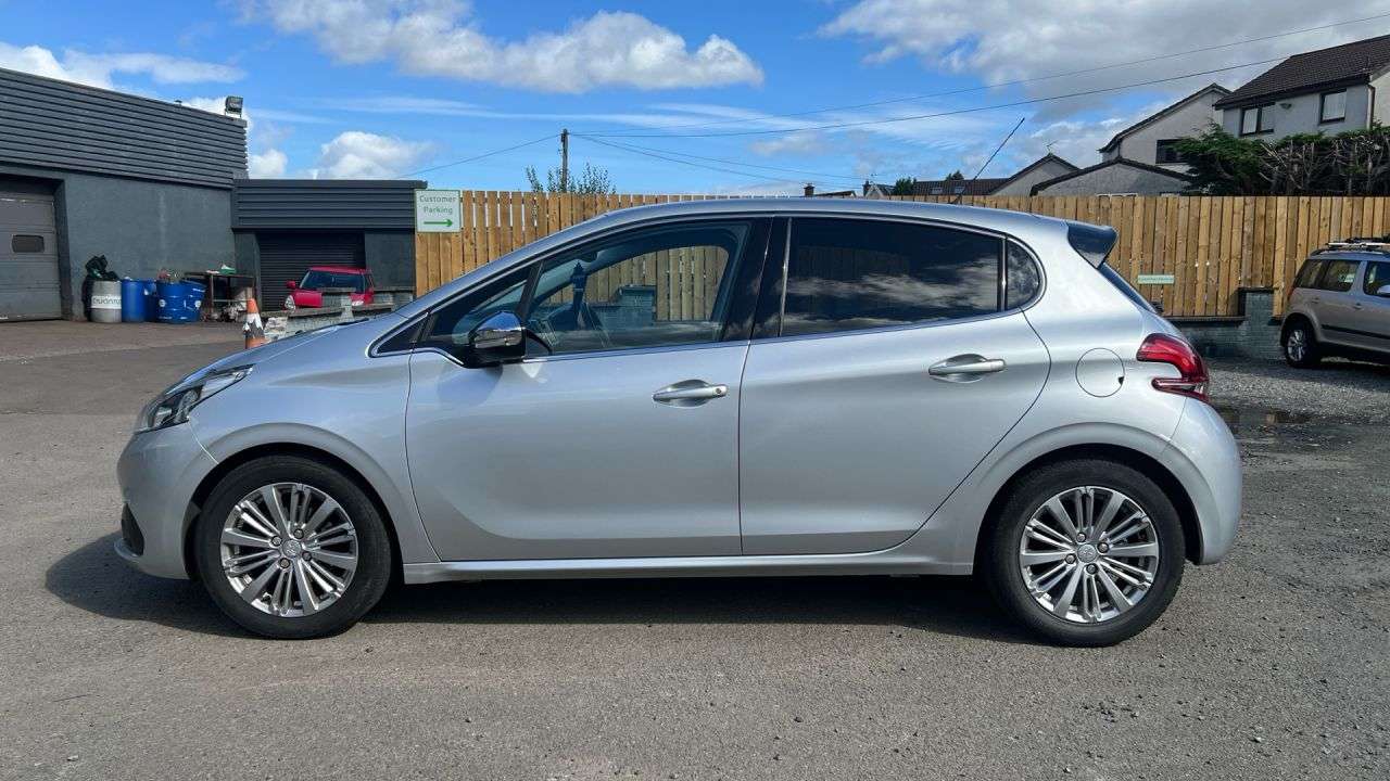 A 2017 PEUGEOT 208 1.6 BlueHDi Allure Hatchback 5dr Diesel Manual Euro 6 (s/s) (100 ps) Rear s A 2017 PEUGEOT 208 1.6 BlueHDi Allure Hatchback 5dr Diesel Manual Euro 6 (s/s) (100 ps) Rear s