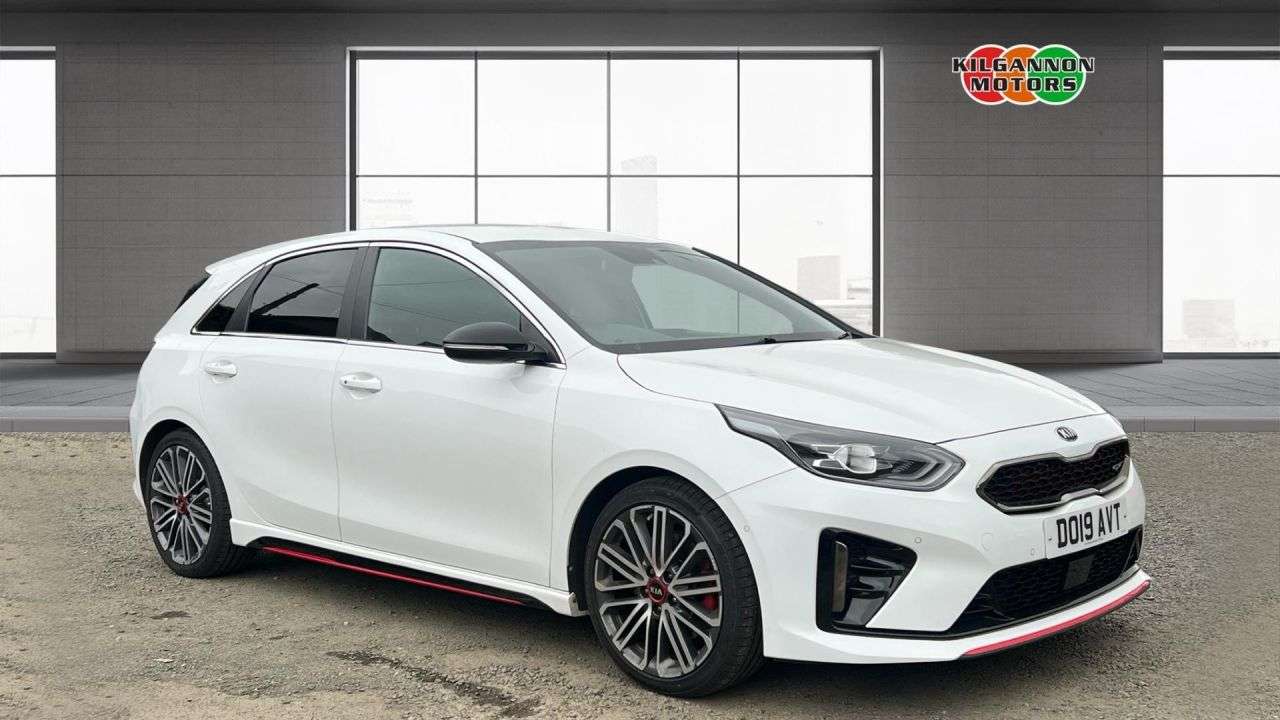 A 2019 KIA CEED 1.6 T-GDi GT Hatchback 5dr Petrol Manual Euro 6 (s/s) (201 bhp) Reversing c A 2019 KIA CEED 1.6 T-GDi GT Hatchback 5dr Petrol Manual Euro 6 (s/s) (201 bhp) Reversing c