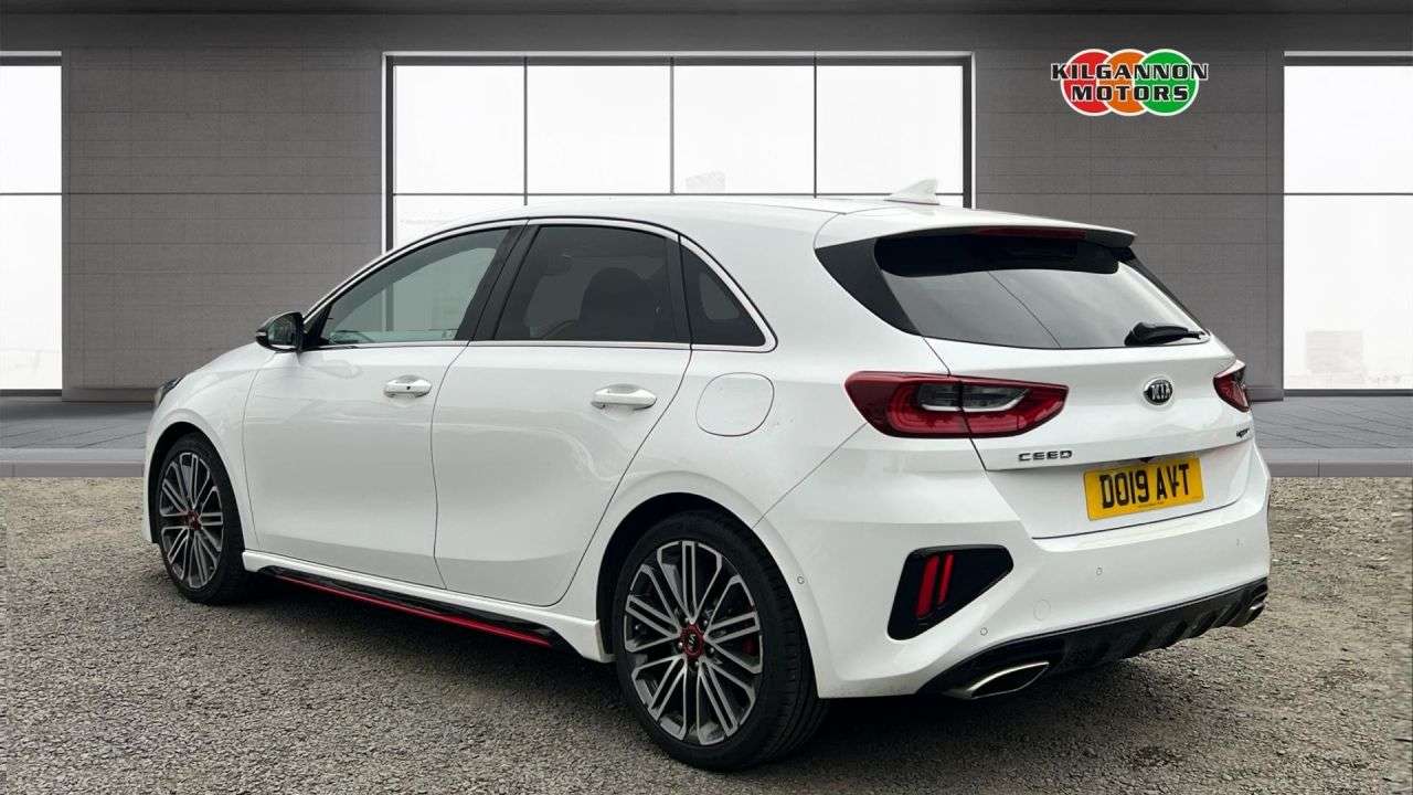 A 2019 KIA CEED 1.6 T-GDi GT Hatchback 5dr Petrol Manual Euro 6 (s/s) (201 bhp) Reversing c A 2019 KIA CEED 1.6 T-GDi GT Hatchback 5dr Petrol Manual Euro 6 (s/s) (201 bhp) Reversing c