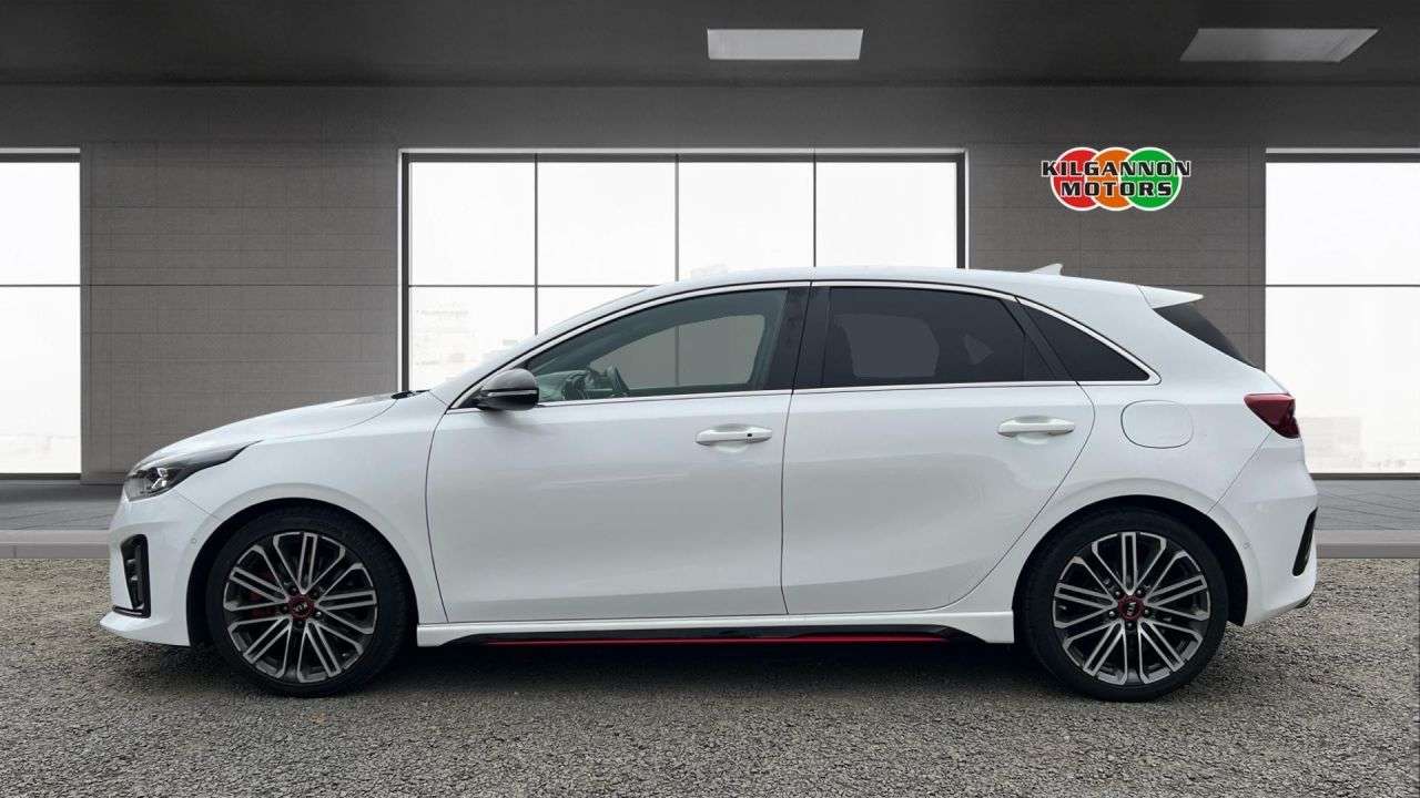A 2019 KIA CEED 1.6 T-GDi GT Hatchback 5dr Petrol Manual Euro 6 (s/s) (201 bhp) Reversing c A 2019 KIA CEED 1.6 T-GDi GT Hatchback 5dr Petrol Manual Euro 6 (s/s) (201 bhp) Reversing c