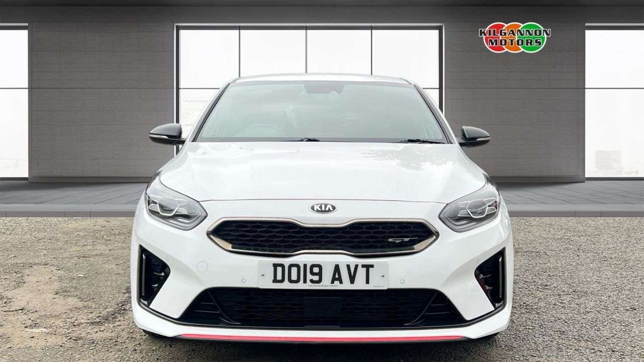 A 2019 KIA CEED 1.6 T-GDi GT Hatchback 5dr Petrol Manual Euro 6 (s/s) (201 bhp) Reversing c A 2019 KIA CEED 1.6 T-GDi GT Hatchback 5dr Petrol Manual Euro 6 (s/s) (201 bhp) Reversing c