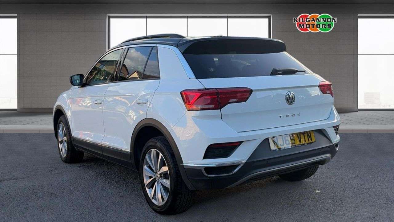 A 2019 VOLKSWAGEN T-ROC 1.0 TSI GPF Design SUV 5dr Petrol Manual Euro 6 (s/s) (115 ps) Alloy wheels A 2019 VOLKSWAGEN T-ROC 1.0 TSI GPF Design SUV 5dr Petrol Manual Euro 6 (s/s) (115 ps) Alloy wheels