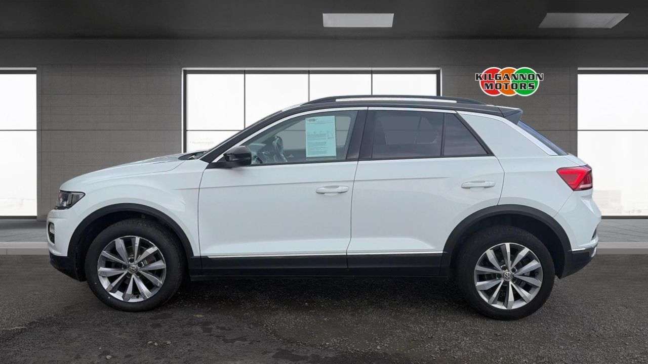 A 2019 VOLKSWAGEN T-ROC 1.0 TSI GPF Design SUV 5dr Petrol Manual Euro 6 (s/s) (115 ps) Alloy wheels A 2019 VOLKSWAGEN T-ROC 1.0 TSI GPF Design SUV 5dr Petrol Manual Euro 6 (s/s) (115 ps) Alloy wheels