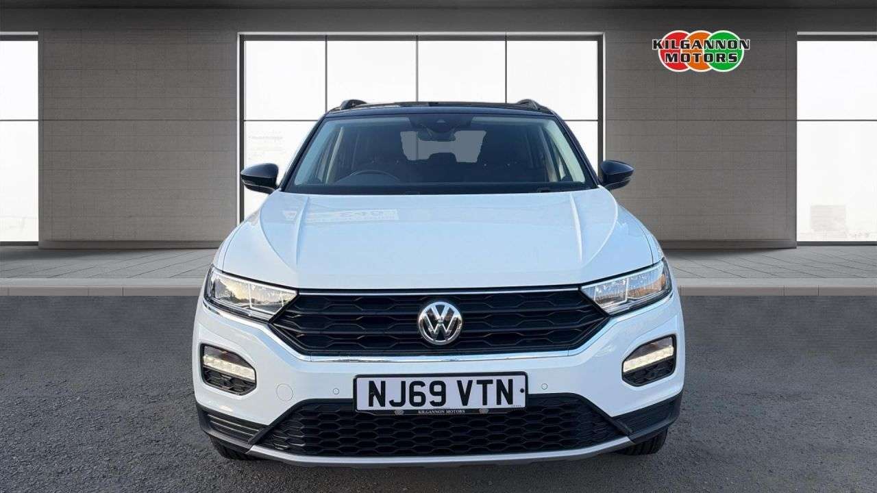A 2019 VOLKSWAGEN T-ROC 1.0 TSI GPF Design SUV 5dr Petrol Manual Euro 6 (s/s) (115 ps) Alloy wheels A 2019 VOLKSWAGEN T-ROC 1.0 TSI GPF Design SUV 5dr Petrol Manual Euro 6 (s/s) (115 ps) Alloy wheels