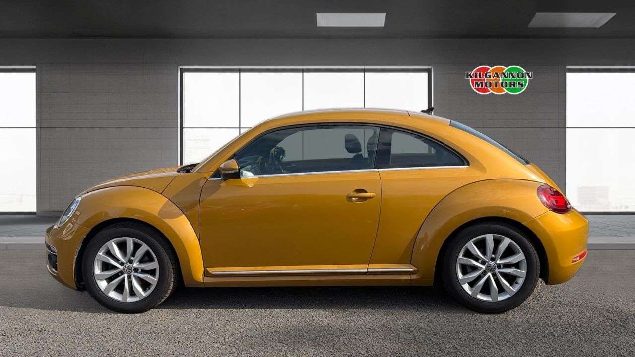 A 2017 VOLKSWAGEN BEETLE 1.2 TSI BlueMotion Tech Design Hatchback 3dr Petrol DSG Euro 6 (s/s) (105 p A 2017 VOLKSWAGEN BEETLE 1.2 TSI BlueMotion Tech Design Hatchback 3dr Petrol DSG Euro 6 (s/s) (105 p