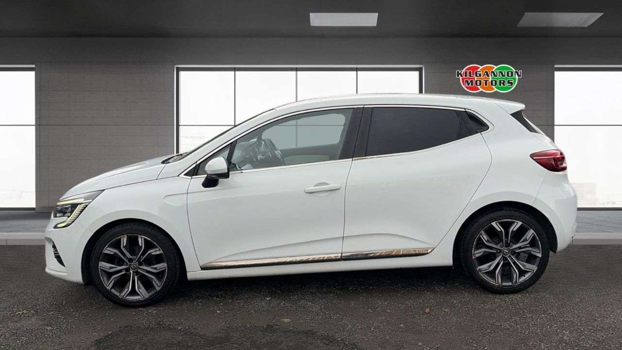 A 2019 RENAULT CLIO 1.0 TCe S Edition Hatchback 5dr Petrol Manual Euro 6 (s/s) (100 ps) Sat-Nav A 2019 RENAULT CLIO 1.0 TCe S Edition Hatchback 5dr Petrol Manual Euro 6 (s/s) (100 ps) Sat-Nav