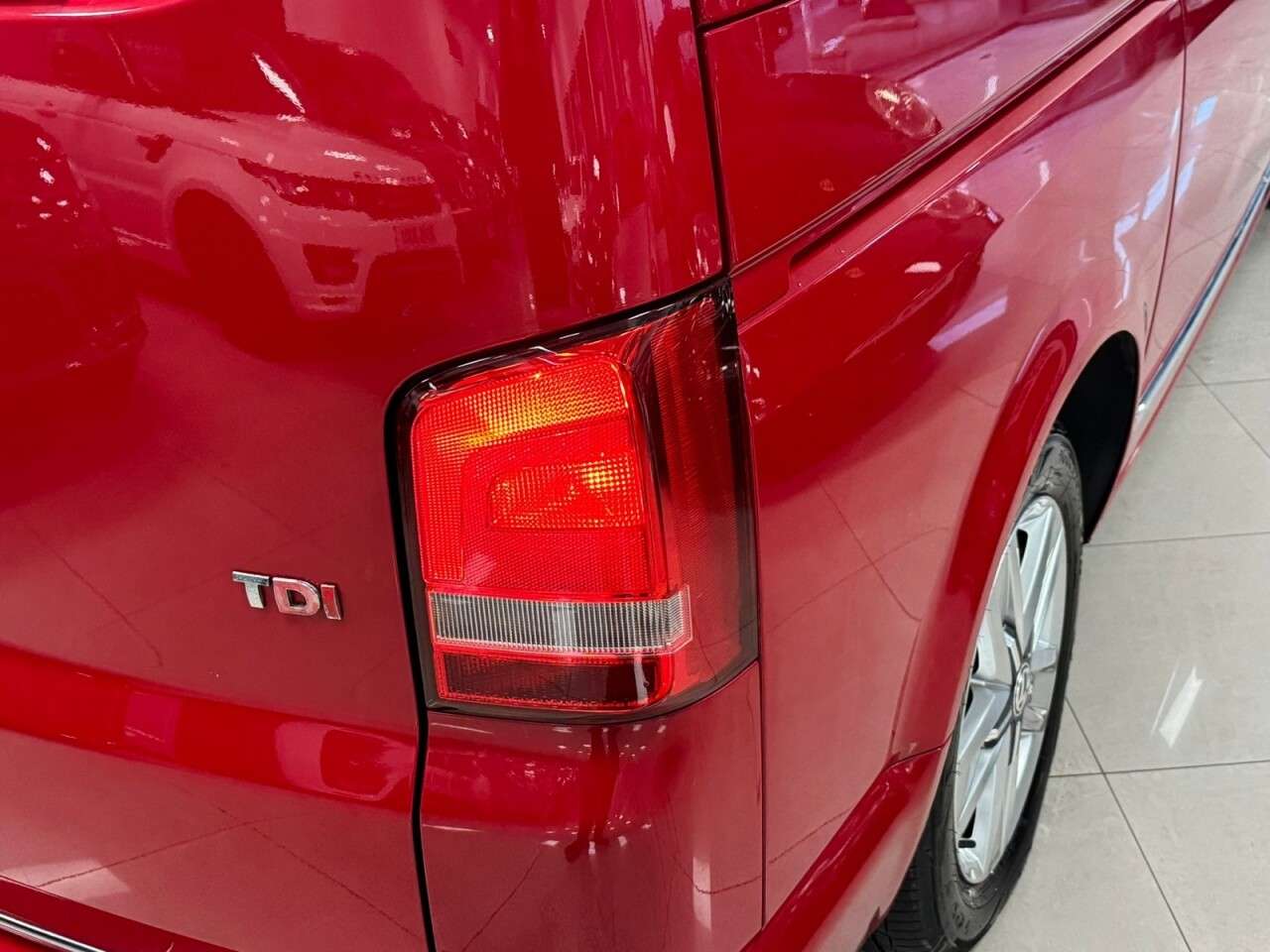 A 2010 VOLKSWAGEN CARAVELLE 2.0 BiTDI Executive MPV 5dr Diesel DSG Euro 5 (180 ps) STUNNING CARAVELLE + A 2010 VOLKSWAGEN CARAVELLE 2.0 BiTDI Executive MPV 5dr Diesel DSG Euro 5 (180 ps) STUNNING CARAVELLE +