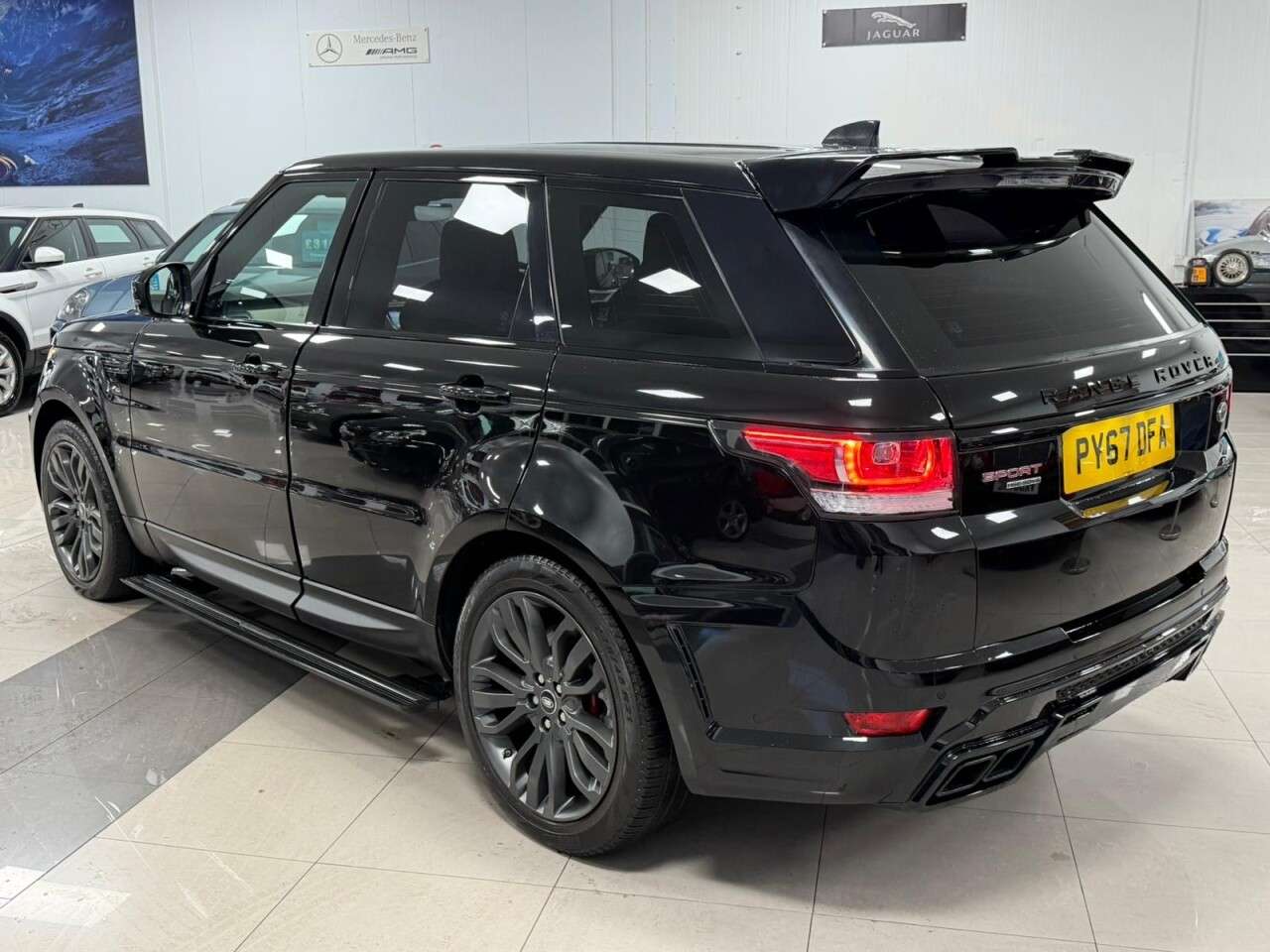 A 2017 LAND ROVER RANGE ROVER SPORT 3.0 SD V6 HSE Dynamic SUV 5dr Diesel Auto 4WD Euro 6 (s/s) (306 ps) STUNNIN A 2017 LAND ROVER RANGE ROVER SPORT 3.0 SD V6 HSE Dynamic SUV 5dr Diesel Auto 4WD Euro 6 (s/s) (306 ps) STUNNIN