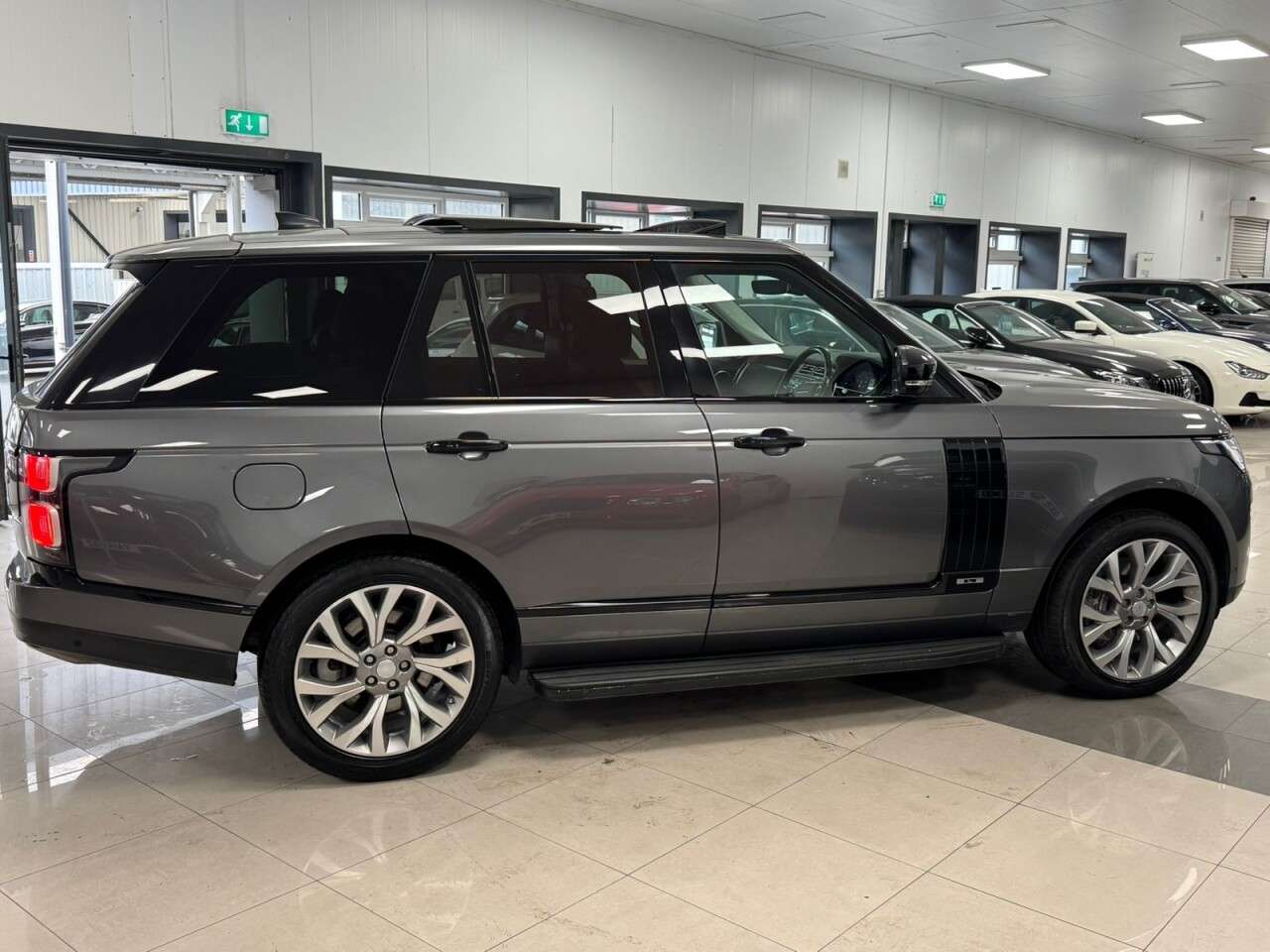 A 2018 LAND ROVER RANGE ROVER 4.4 SD V8 Autobiography SUV 5dr Diesel Auto 4WD Euro 6 (s/s) (339 ps) A 2018 LAND ROVER RANGE ROVER 4.4 SD V8 Autobiography SUV 5dr Diesel Auto 4WD Euro 6 (s/s) (339 ps)