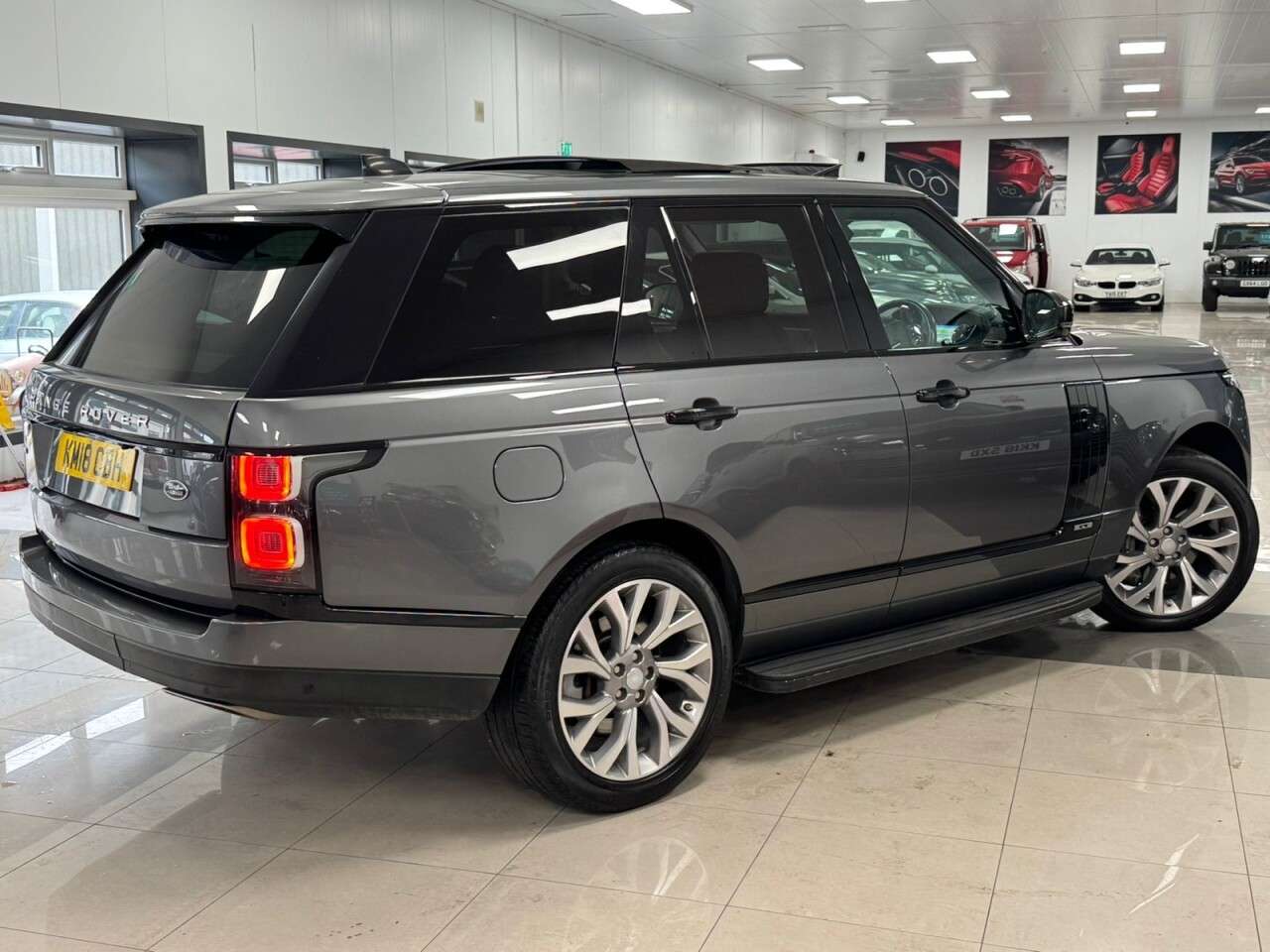 A 2018 LAND ROVER RANGE ROVER 4.4 SD V8 Autobiography SUV 5dr Diesel Auto 4WD Euro 6 (s/s) (339 ps) A 2018 LAND ROVER RANGE ROVER 4.4 SD V8 Autobiography SUV 5dr Diesel Auto 4WD Euro 6 (s/s) (339 ps)