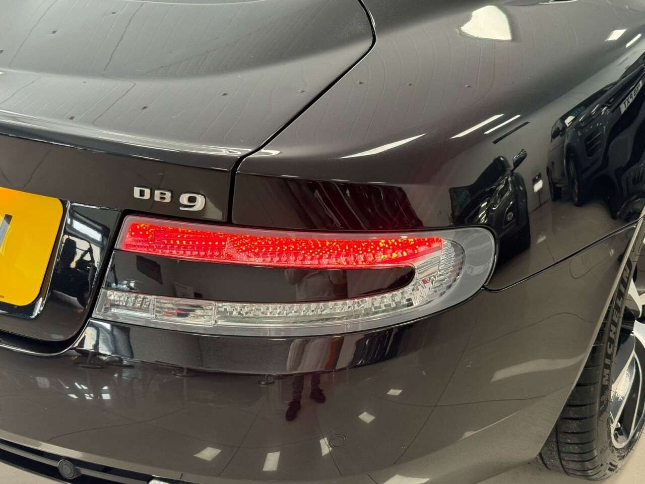 2011 ASTON MARTIN DB9 2011 ASTON MARTIN DB9