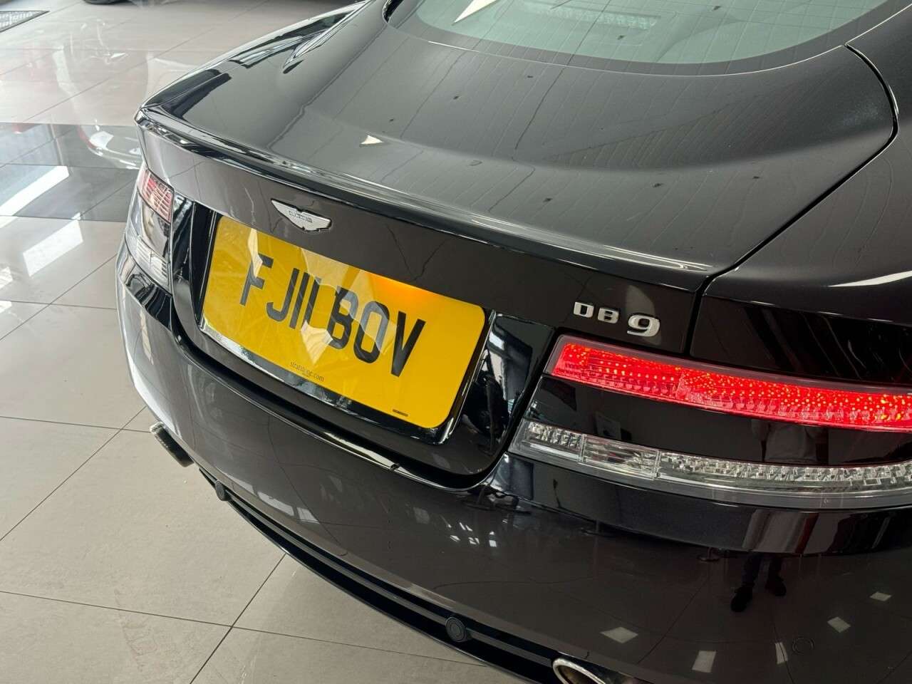 2011 ASTON MARTIN DB9 2011 ASTON MARTIN DB9