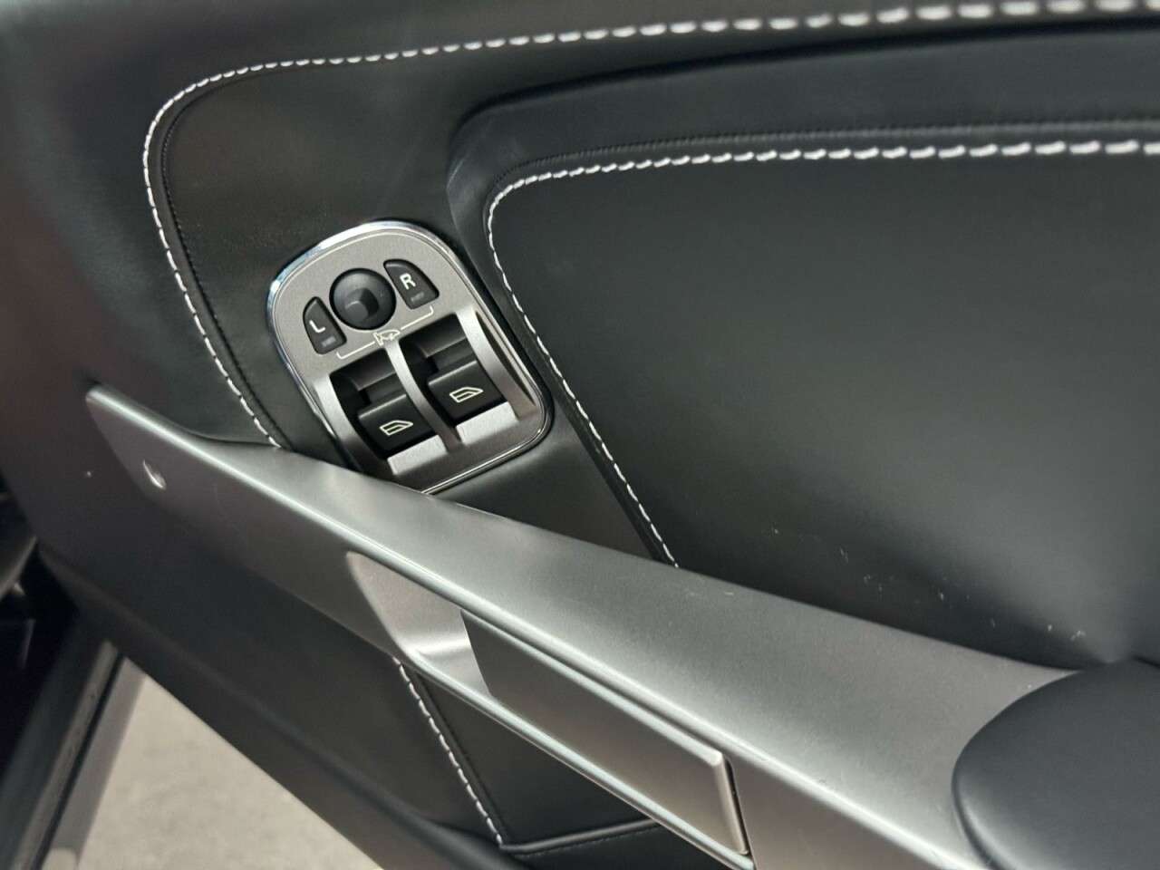 2011 ASTON MARTIN DB9 2011 ASTON MARTIN DB9