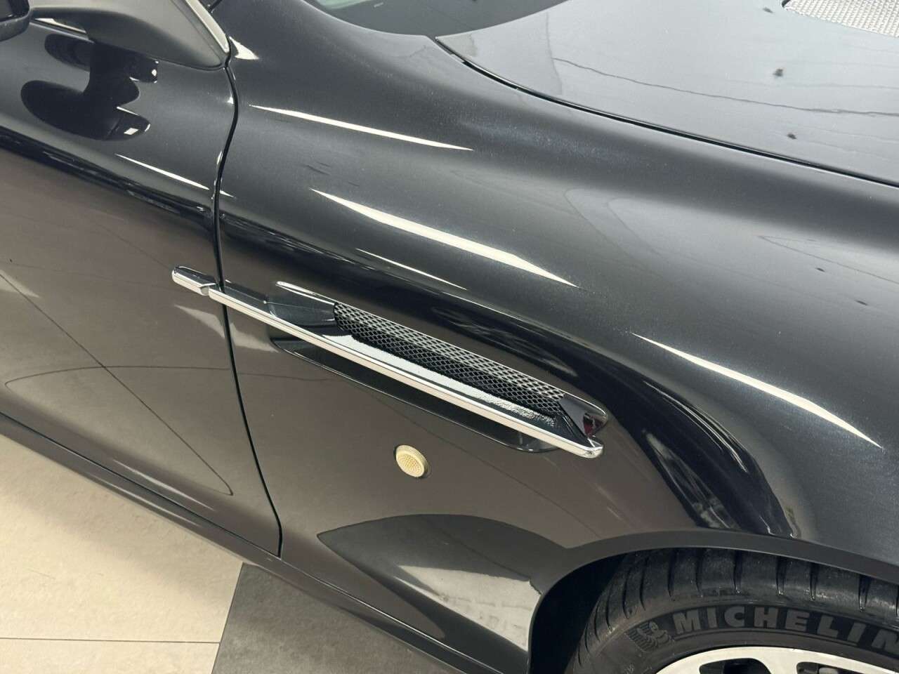 2011 ASTON MARTIN DB9 2011 ASTON MARTIN DB9