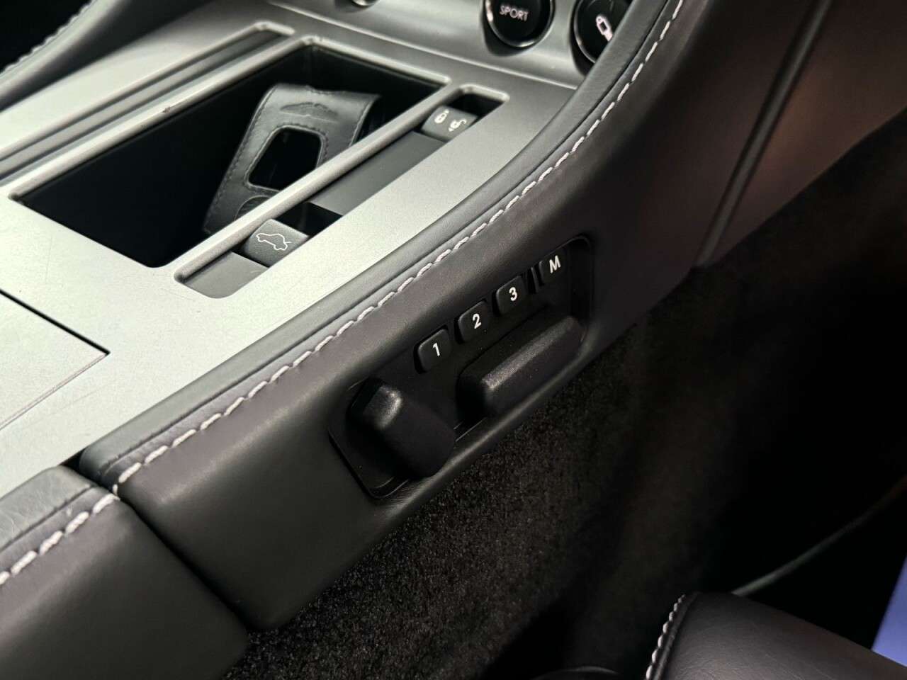 2011 ASTON MARTIN DB9 2011 ASTON MARTIN DB9