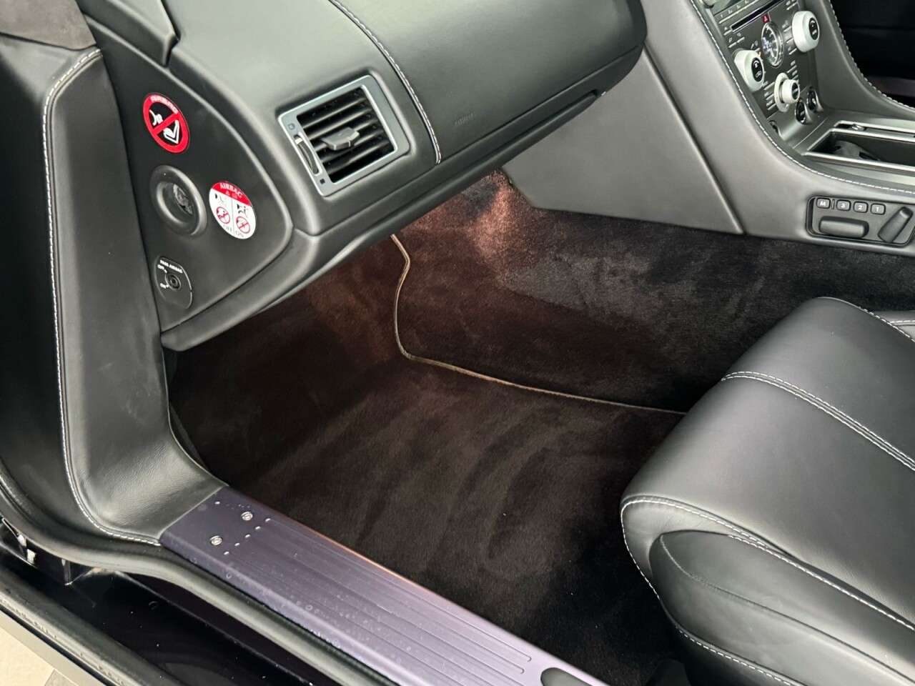 2011 ASTON MARTIN DB9 2011 ASTON MARTIN DB9