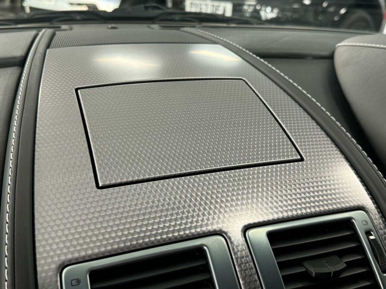 2011 ASTON MARTIN DB9 2011 ASTON MARTIN DB9