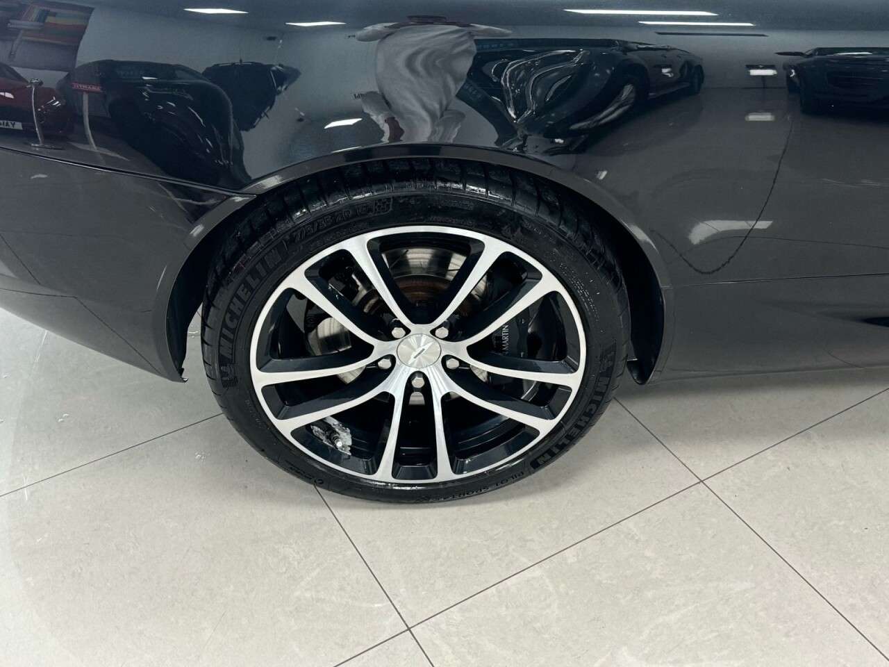 2011 ASTON MARTIN DB9 2011 ASTON MARTIN DB9