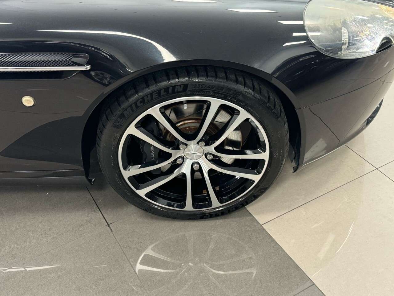 2011 ASTON MARTIN DB9 2011 ASTON MARTIN DB9