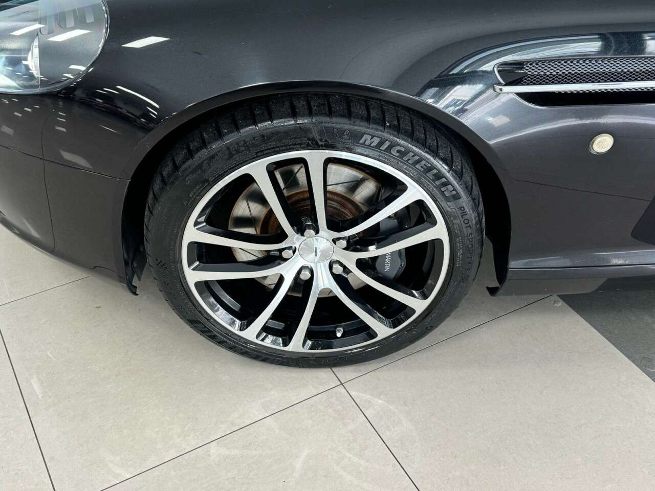 2011 ASTON MARTIN DB9 2011 ASTON MARTIN DB9