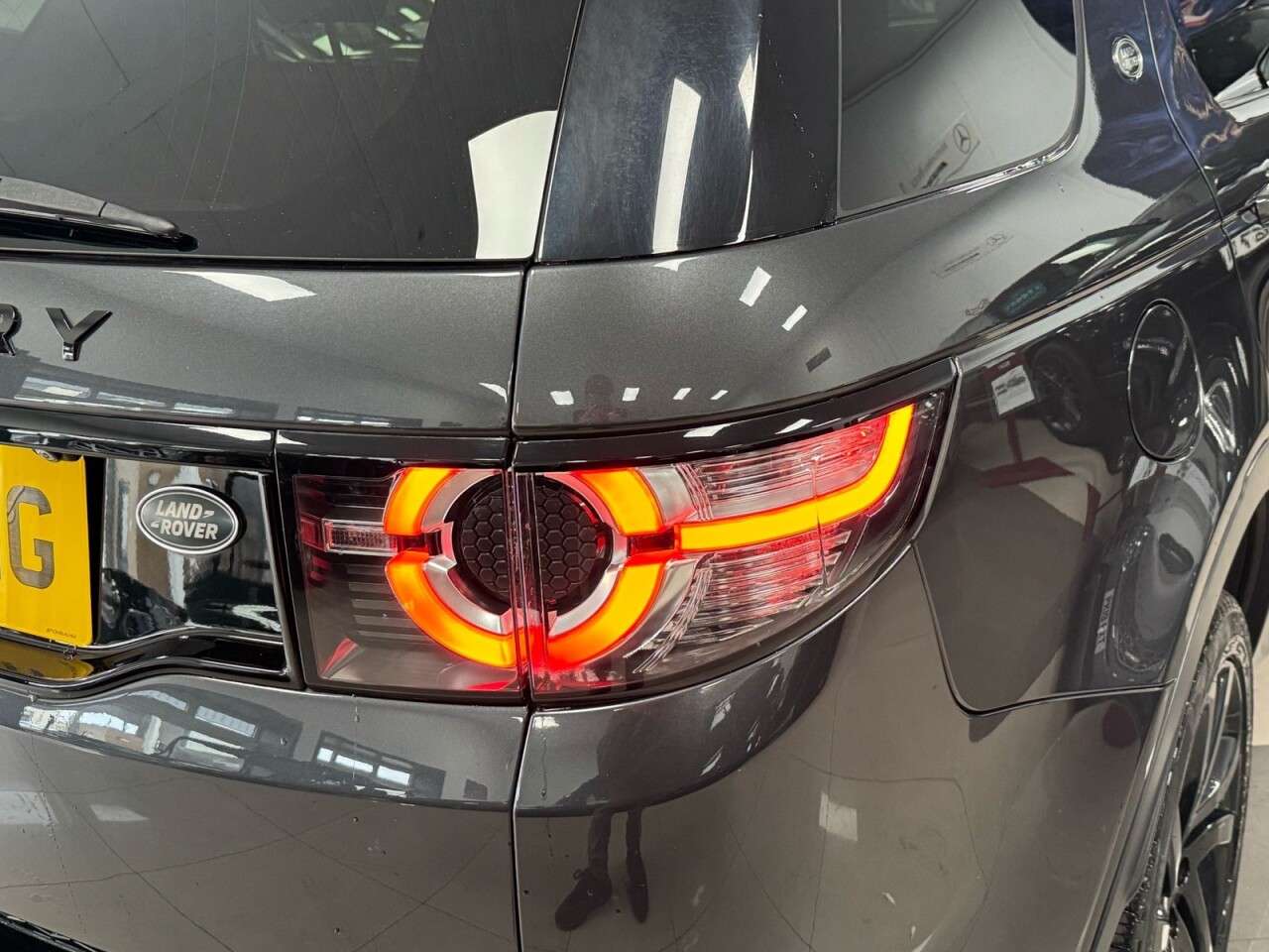 A 2017 LAND ROVER DISCOVERY SPORT 2.0 SD4 HSE Dynamic Lux SUV 5dr Diesel Auto 4WD Euro 6 (s/s) (240 ps) A 2017 LAND ROVER DISCOVERY SPORT 2.0 SD4 HSE Dynamic Lux SUV 5dr Diesel Auto 4WD Euro 6 (s/s) (240 ps)