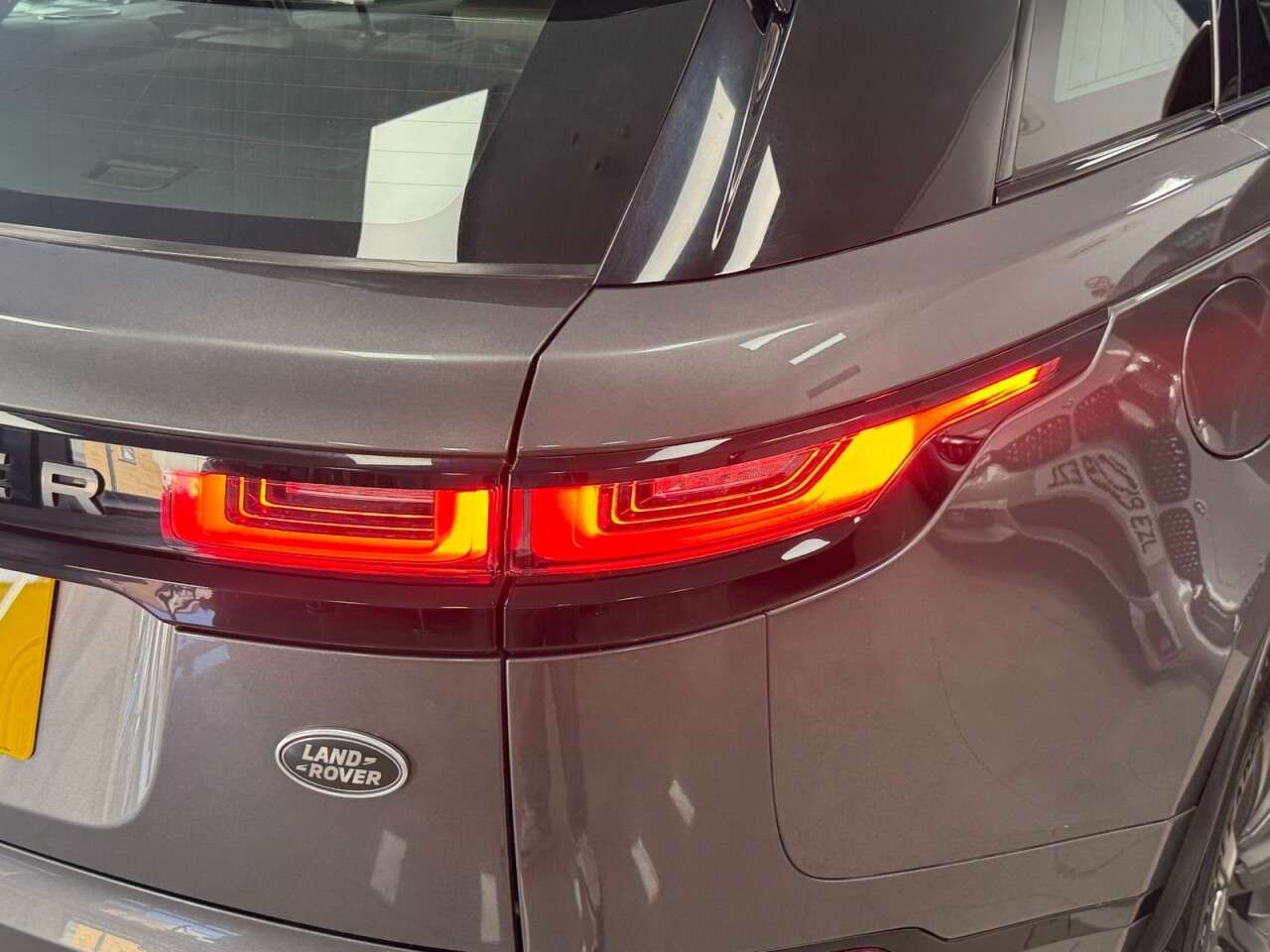 A 2018 LAND ROVER RANGE ROVER VELAR R-DYNAMIC SE A 2018 LAND ROVER RANGE ROVER VELAR R-DYNAMIC SE