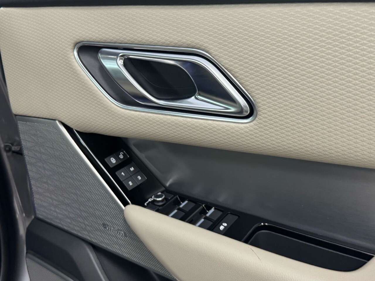 2018 LAND ROVER RANGE ROVER VELAR 2018 LAND ROVER RANGE ROVER VELAR