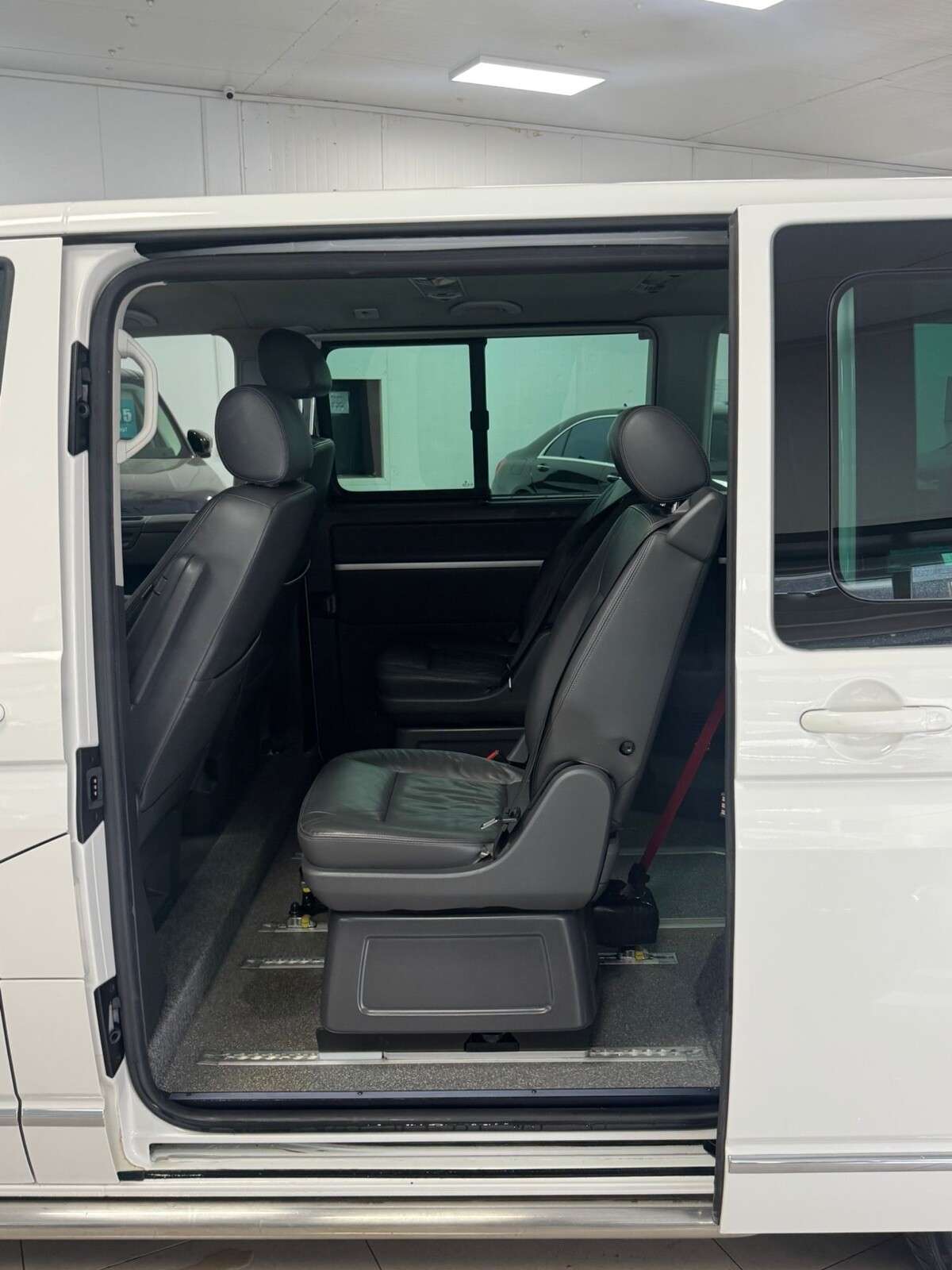 2011 VOLKSWAGEN CARAVELLE 2011 VOLKSWAGEN CARAVELLE