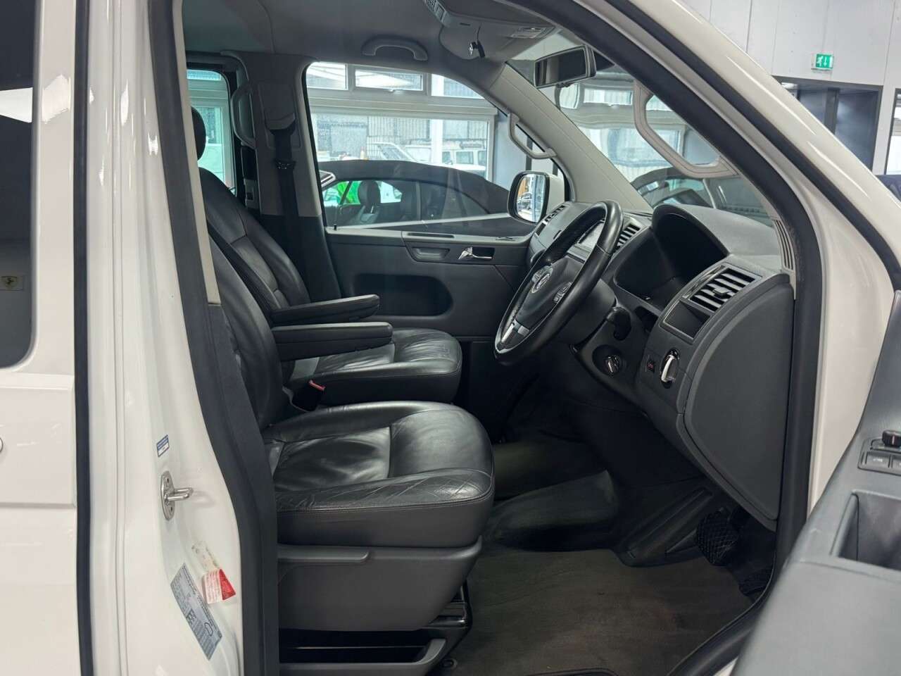 2011 VOLKSWAGEN CARAVELLE 2011 VOLKSWAGEN CARAVELLE