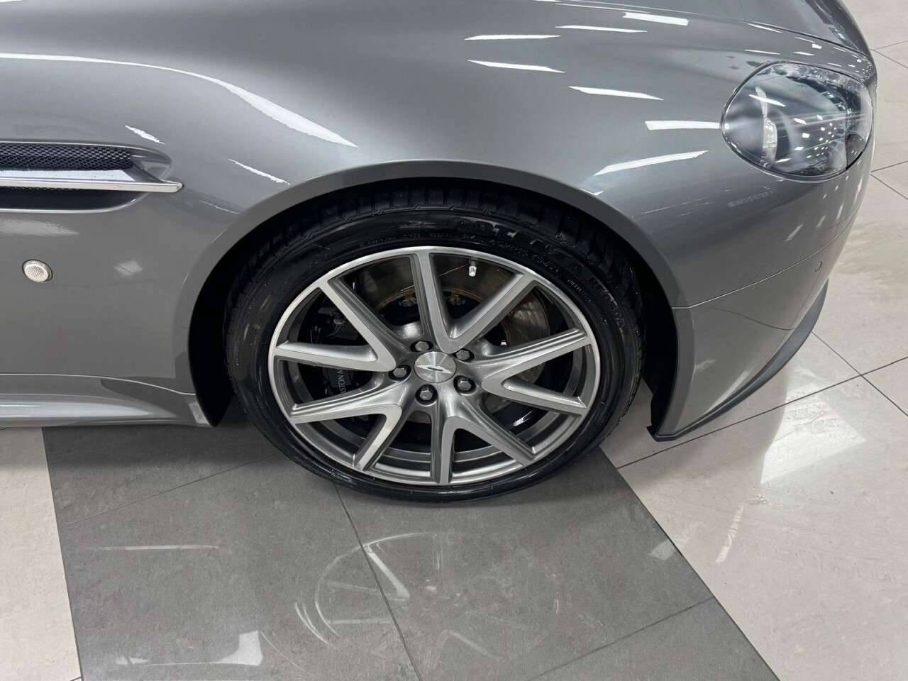 2013 ASTON MARTIN VANTAGE 2013 ASTON MARTIN VANTAGE