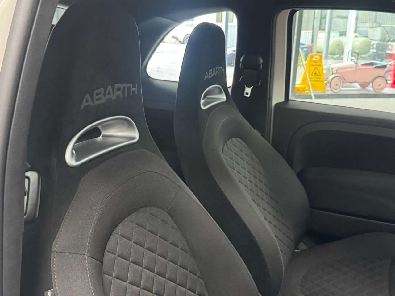 2022 ABARTH 595 2022 ABARTH 595