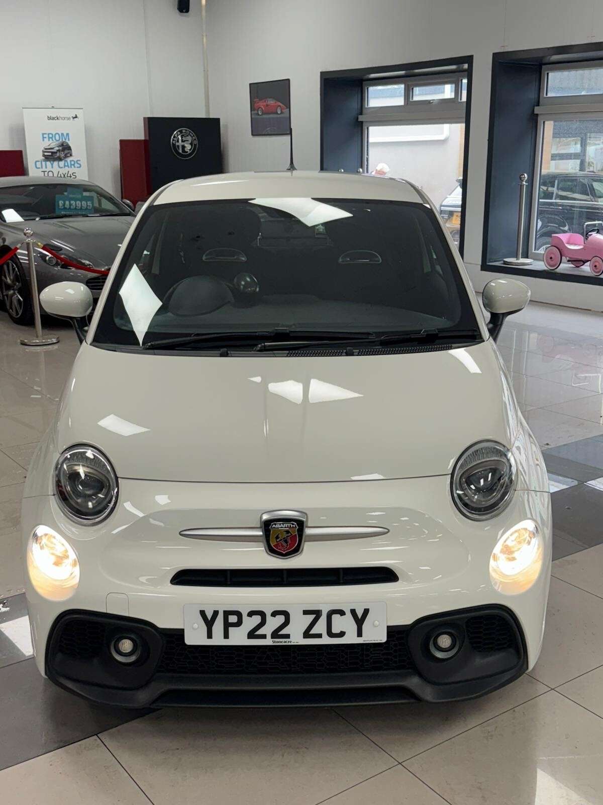 2022 ABARTH 595 2022 ABARTH 595