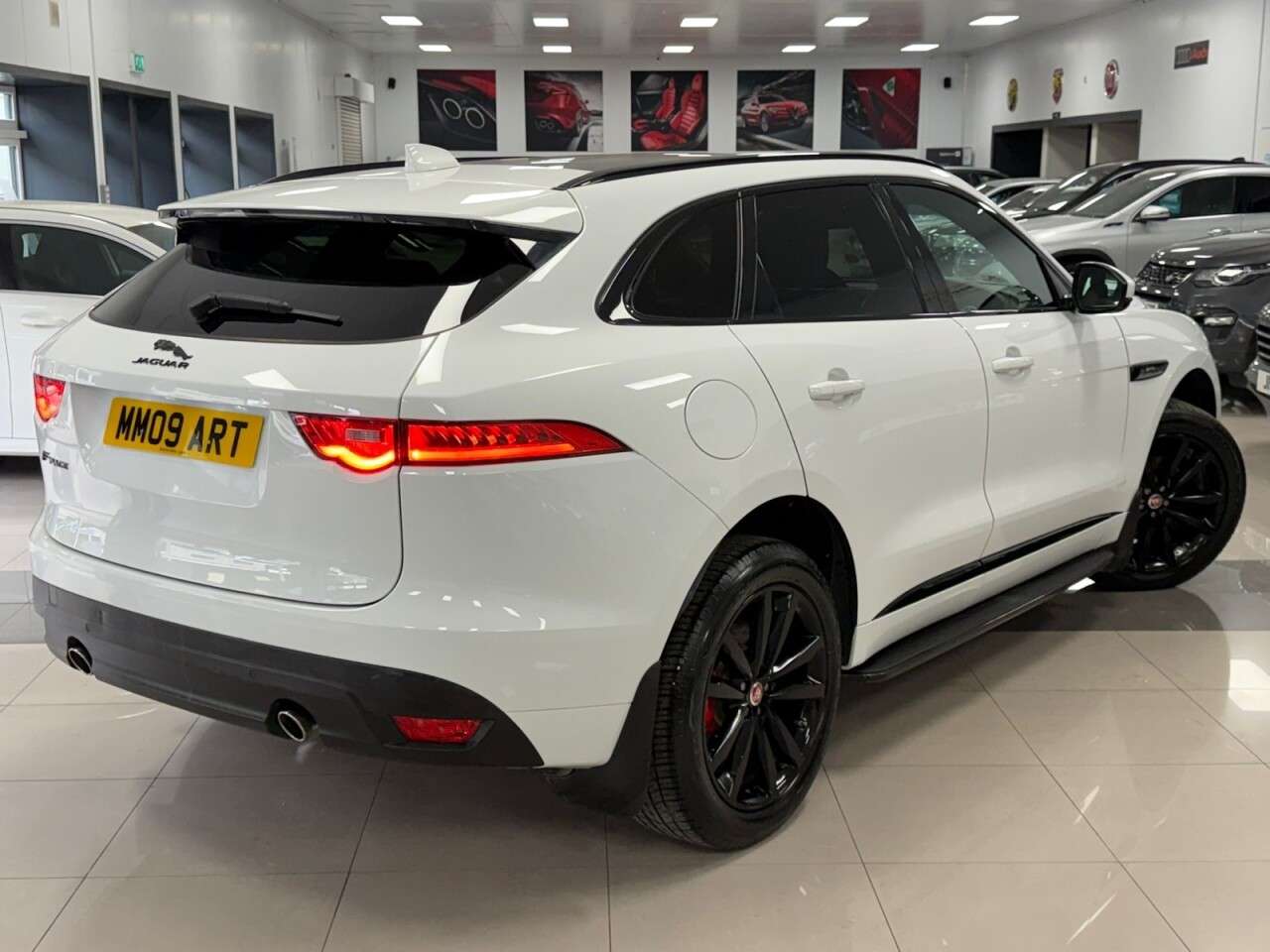 A 2017 JAGUAR F-PACE 2.0 D240 R-Sport SUV 5dr Diesel Auto AWD Euro 6 (s/s) (240 ps) PANORAMIC GL A 2017 JAGUAR F-PACE 2.0 D240 R-Sport SUV 5dr Diesel Auto AWD Euro 6 (s/s) (240 ps) PANORAMIC GL