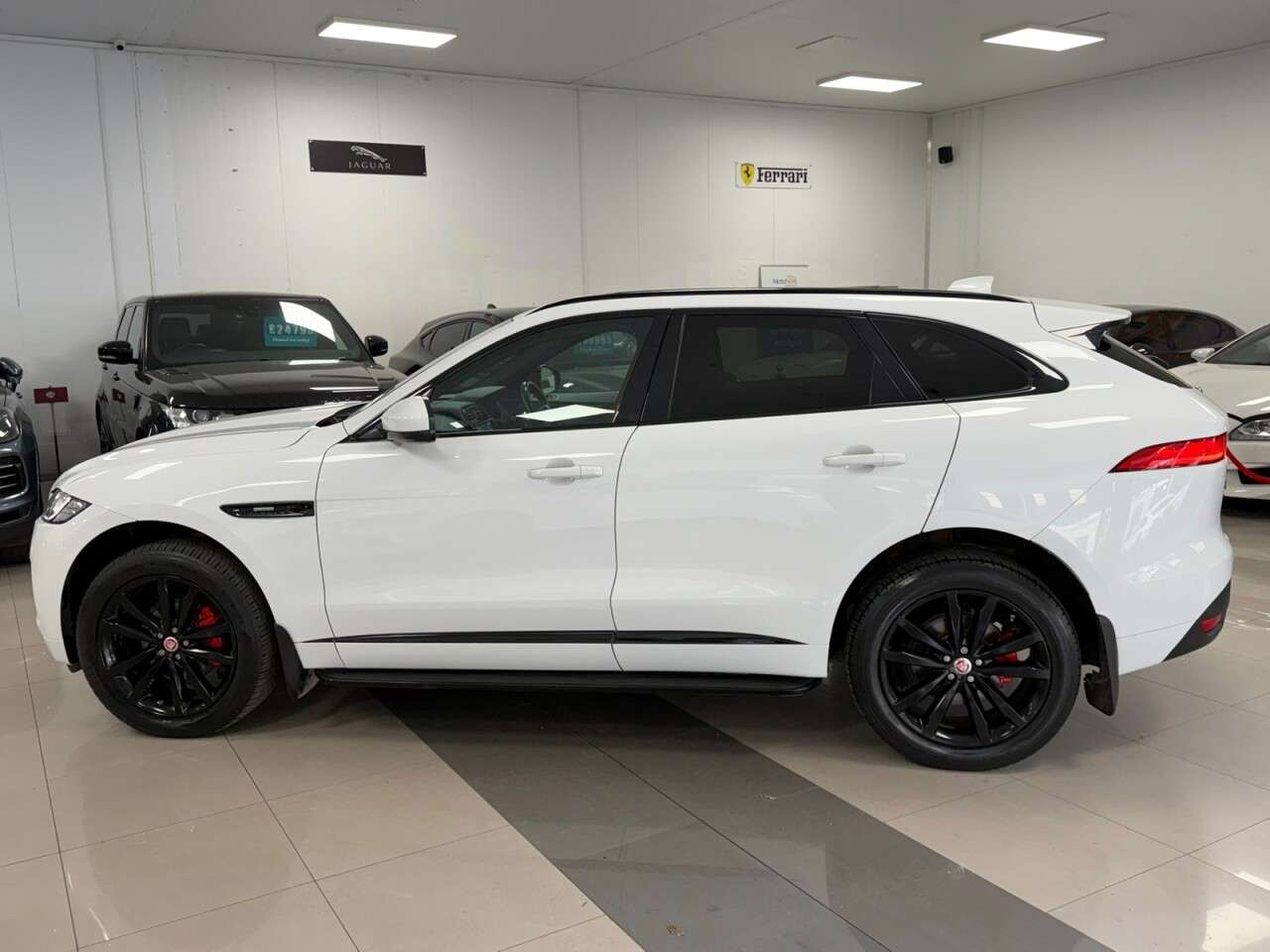 2017 JAGUAR F-PACE 2017 JAGUAR F-PACE