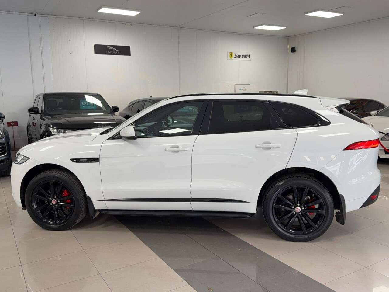 2017 JAGUAR F-PACE 2017 JAGUAR F-PACE