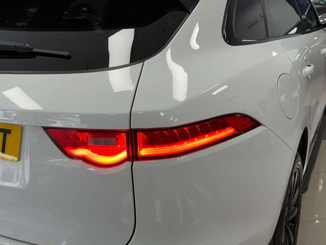 2017 JAGUAR F-PACE 2017 JAGUAR F-PACE