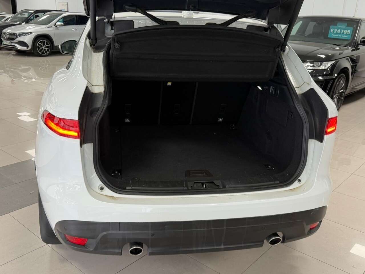 2017 JAGUAR F-PACE 2017 JAGUAR F-PACE