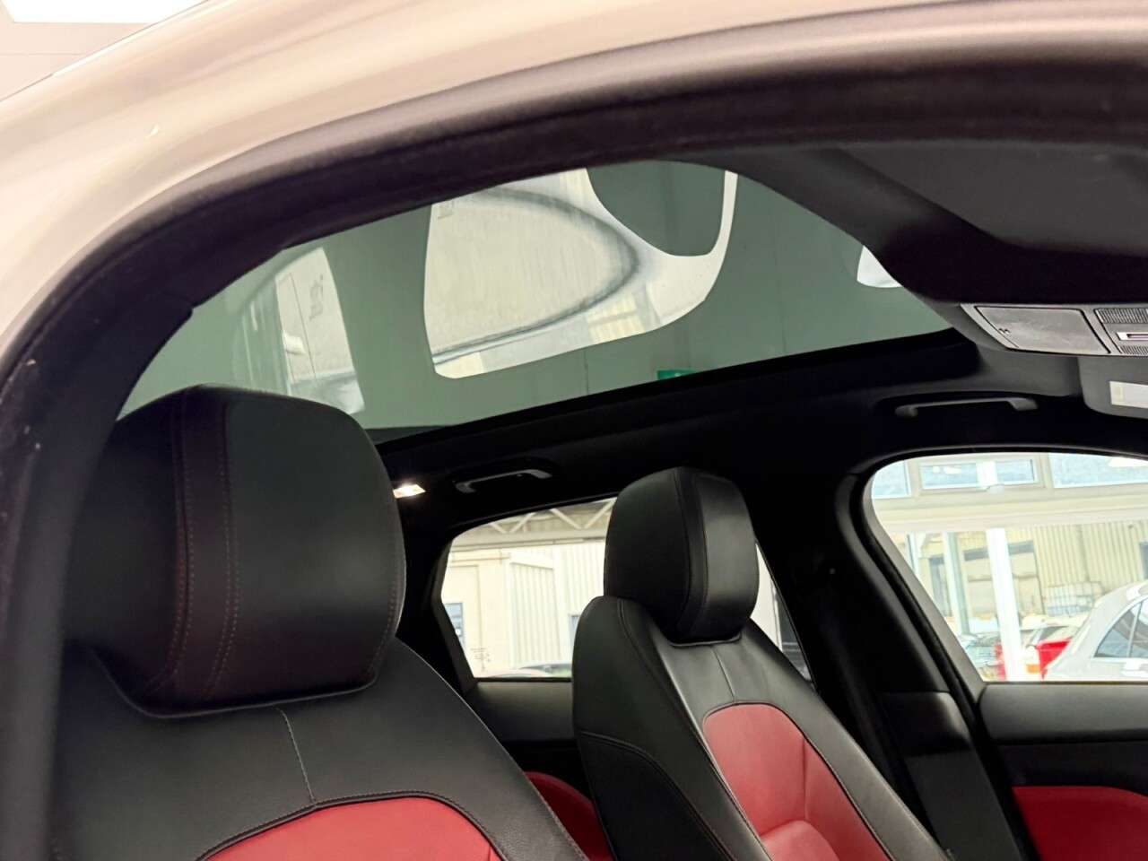 2017 JAGUAR F-PACE 2017 JAGUAR F-PACE