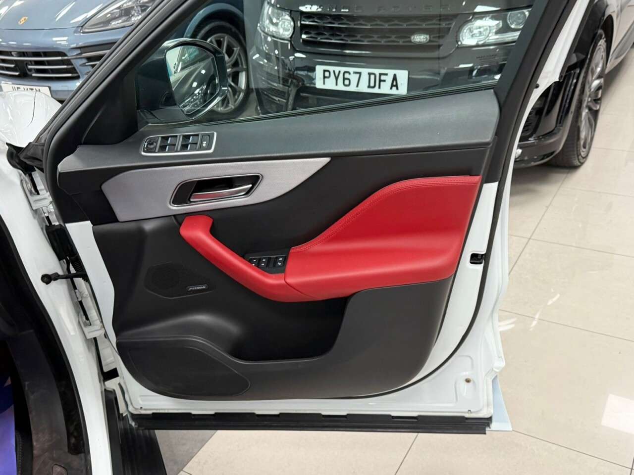 2017 JAGUAR F-PACE 2017 JAGUAR F-PACE