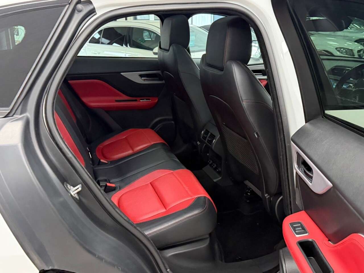 2017 JAGUAR F-PACE 2017 JAGUAR F-PACE