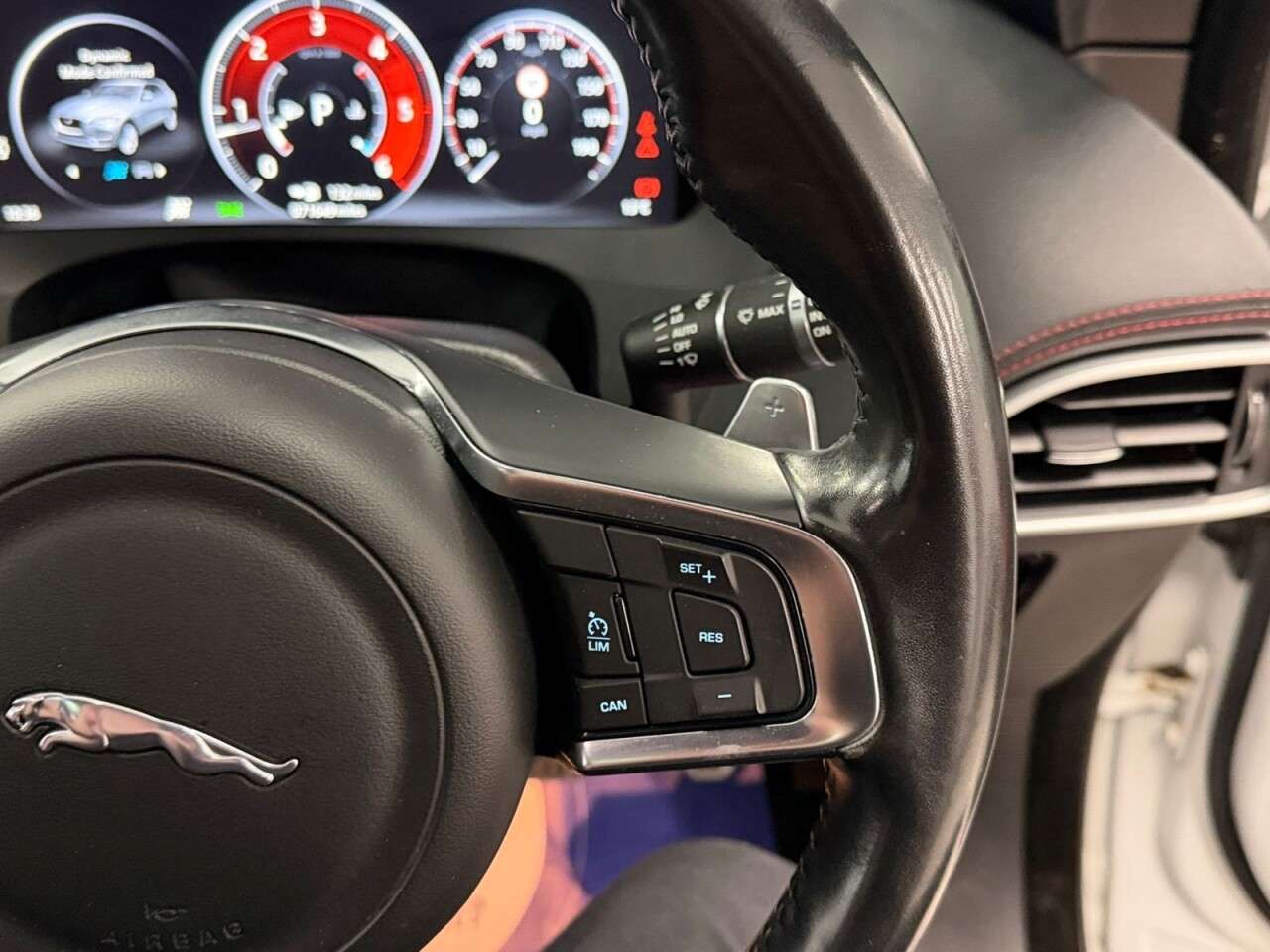 2017 JAGUAR F-PACE 2017 JAGUAR F-PACE