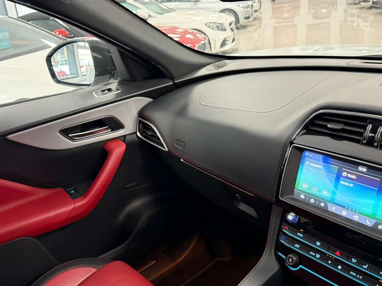 2017 JAGUAR F-PACE 2017 JAGUAR F-PACE